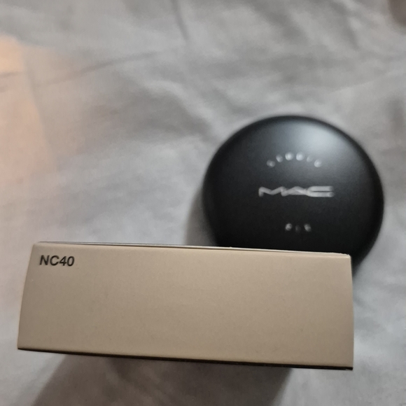 MAC Cosmetics Studio Fix Powder Plus Foundation - NC40 - Picture 4 of 4